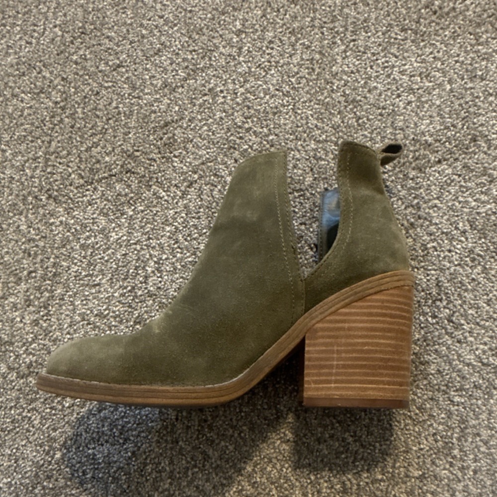 Steve Madden Olive Suede Ankle Bootie Block Heel Pull Tab Women's Boots